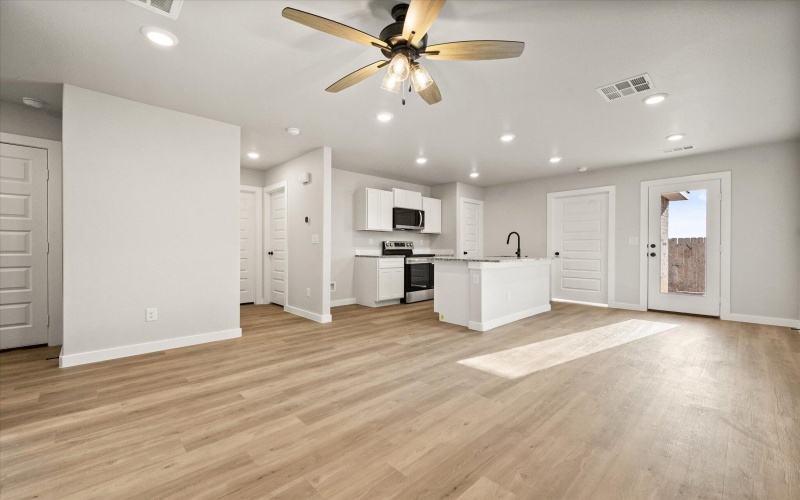 14406 Paris Avenue, Lubbock, TX 79423, 3 Bedrooms Bedrooms, ,2 BathroomsBathrooms,Residential,For Sale,14406 Paris Avenue,202558253