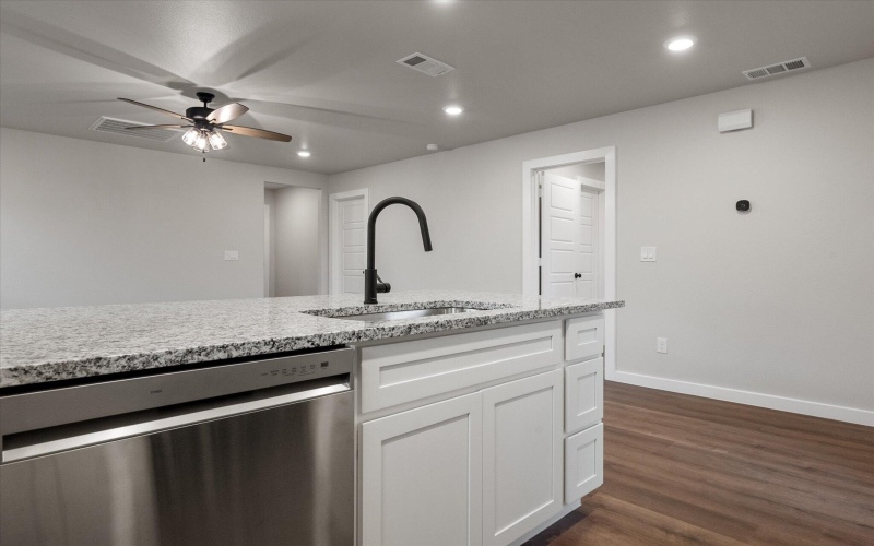 8326 24th Street, Lubbock, TX 79407, 2 Habitaciones Habitaciones , ,2 BañosBaños,Residential,En Venta,8326 24th Street,0,202558219