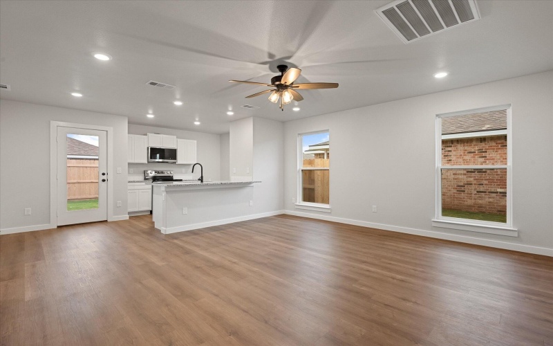 8326 24th Street, Lubbock, TX 79407, 2 Habitaciones Habitaciones , ,2 BañosBaños,Residential,En Venta,8326 24th Street,0,202558219