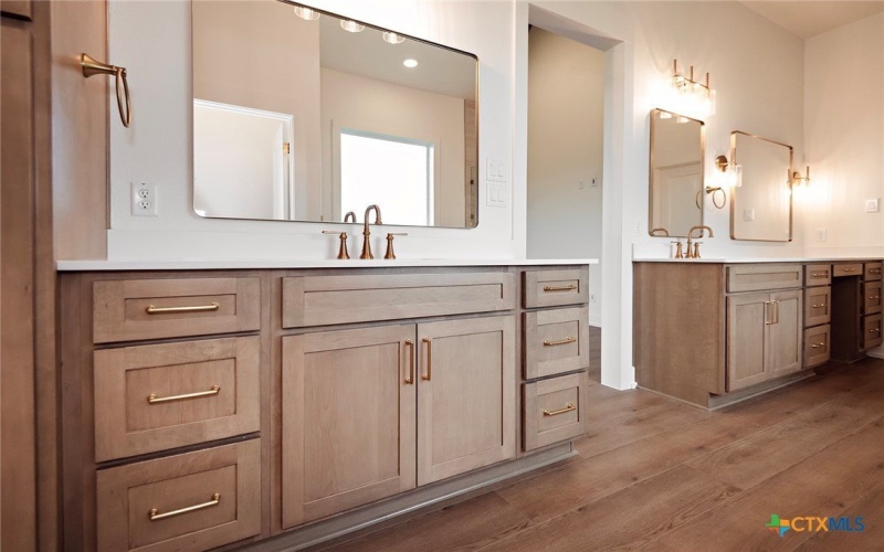 1644 Hunt Dr., Salado, TX 76571, 4 Bedrooms Bedrooms, ,3 BathroomsBathrooms,Residential,For Sale,1644 Hunt Dr.,587570