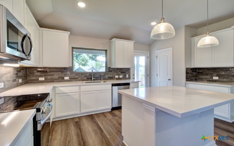 893 Farmhouse Trail, New Braunfels, TX 78130, 3 Habitaciones Habitaciones , ,2 BañosBaños,Residential,En Venta,893 Farmhouse Trail,0,587613