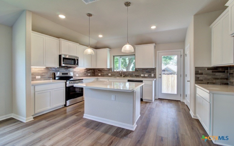 893 Farmhouse Trail, New Braunfels, TX 78130, 3 Habitaciones Habitaciones , ,2 BañosBaños,Residential,En Venta,893 Farmhouse Trail,0,587613