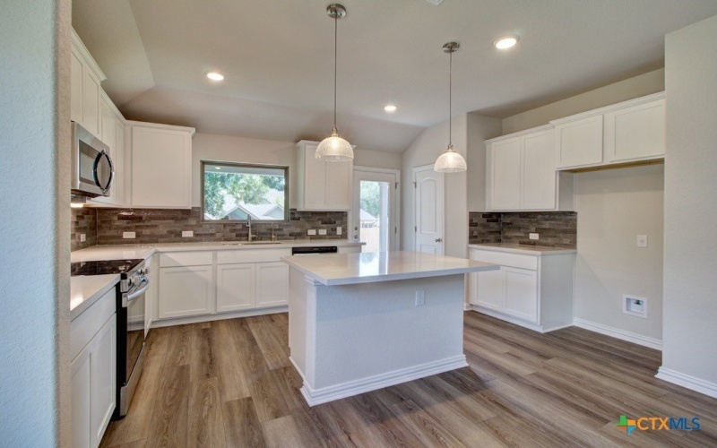 893 Farmhouse Trail, New Braunfels, TX 78130, 3 Habitaciones Habitaciones , ,2 BañosBaños,Residential,En Venta,893 Farmhouse Trail,0,587613