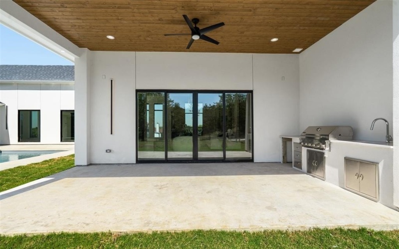 2542 Town View Drive, Cedar Hill, TX 75104, 6 Bedrooms Bedrooms, ,6 BathroomsBathrooms,Residential,For Sale,2542 Town View Drive,21003852