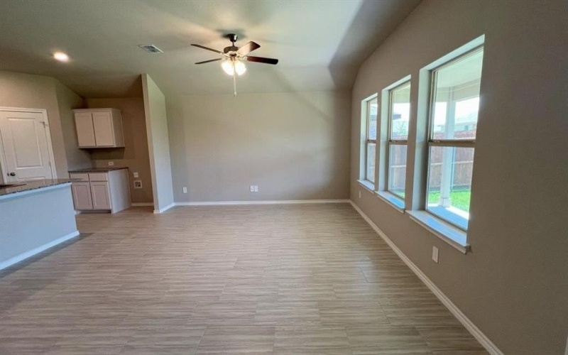 8409 HOLLYMEAD Lane, Fort Worth, TX 76131, 4 Bedrooms Bedrooms, ,2 BathroomsBathrooms,Residential,For Sale,8409 HOLLYMEAD Lane,21009410