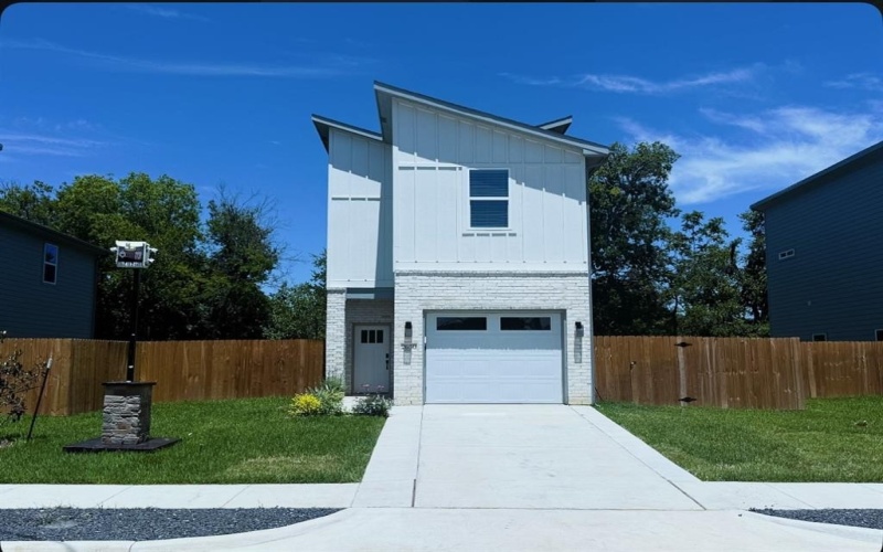 2650 Sutton Street, Dallas, TX 75210, 3 Habitaciones Habitaciones , ,2 BañosBaños,Residential,En Venta,2650 Sutton Street,21010201