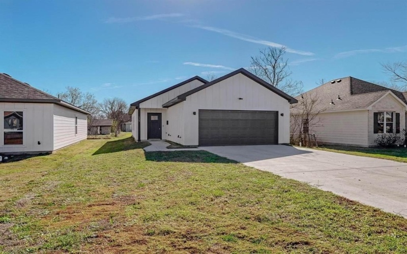 1307 E 11th Avenue, Corsicana, TX 75110, 3 Bedrooms Bedrooms, ,2 BathroomsBathrooms,Residential,For Sale,1307 E 11th Avenue,21011638