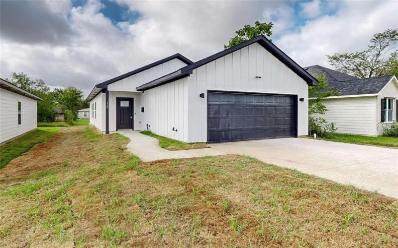 1307 E 11th Avenue, Corsicana, TX 75110, 3 Bedrooms Bedrooms, ,2 BathroomsBathrooms,Residential,For Sale,1307 E 11th Avenue,21011638