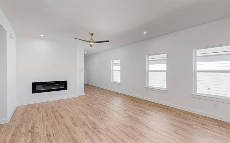 1307 E 11th Avenue, Corsicana, TX 75110, 3 Bedrooms Bedrooms, ,2 BathroomsBathrooms,Residential,For Sale,1307 E 11th Avenue,21011638