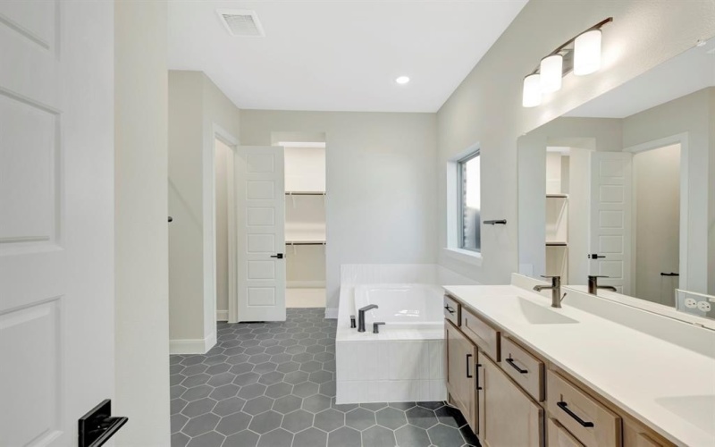 2811 Long Trail, Mansfield, TX 76063, 4 Habitaciones Habitaciones , ,5 BañosBaños,Residential,En Venta,2811 Long Trail,0,21011979