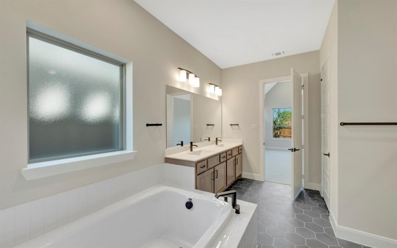 2811 Long Trail, Mansfield, TX 76063, 4 Habitaciones Habitaciones , ,5 BañosBaños,Residential,En Venta,2811 Long Trail,0,21011979