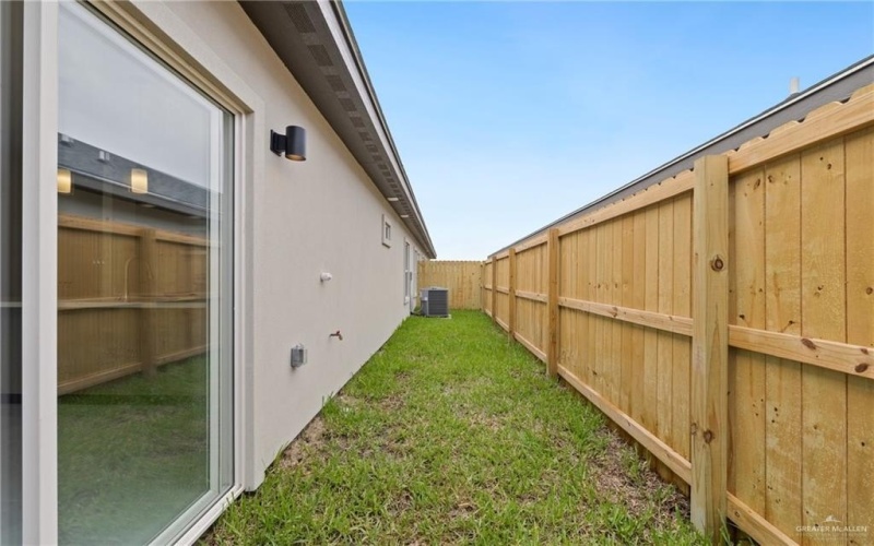 1906 W Violet Drive, Pharr, TX 78577, ,Residential Multi Family,For Sale,1906 W Violet Drive,476896