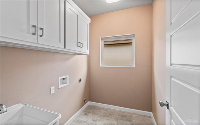 5928 N Playa Del Sol Street, Edinburg, TX 78542, 3 Bedrooms Bedrooms, ,2 BathroomsBathrooms,Residential,For Sale,5928 N Playa Del Sol Street,476914
