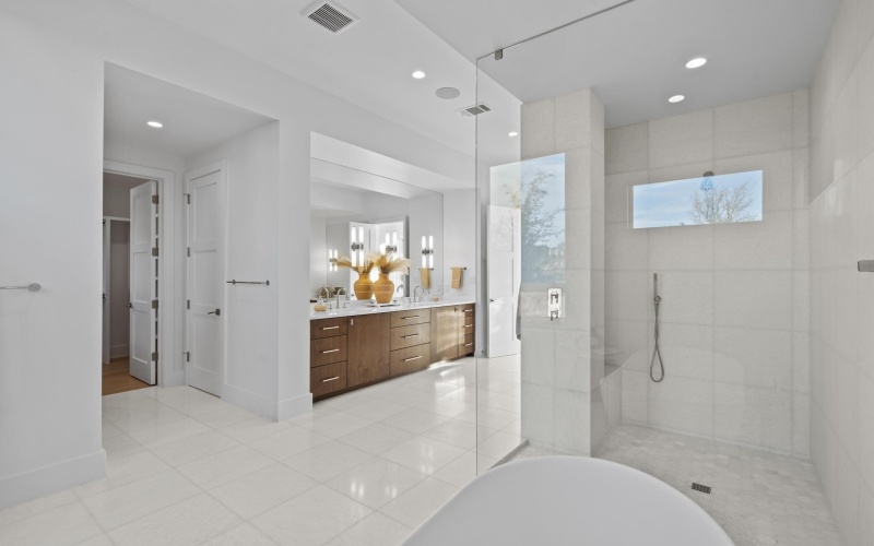1047 Overlook Pkwy Parkway, Horseshoe Bay, TX 78657, 4 Bedrooms Bedrooms, ,5 BathroomsBathrooms,Residential,For Sale,1047 Overlook Pkwy Parkway,174414