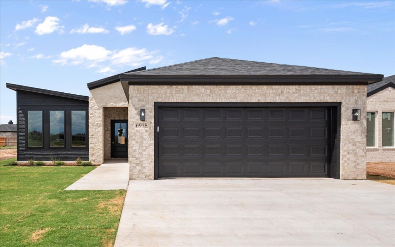 6918 14th Street, Lubbock, TX 79416, 3 Bedrooms Bedrooms, ,2 BathroomsBathrooms,Residential,For Sale,6918 14th Street,202558287
