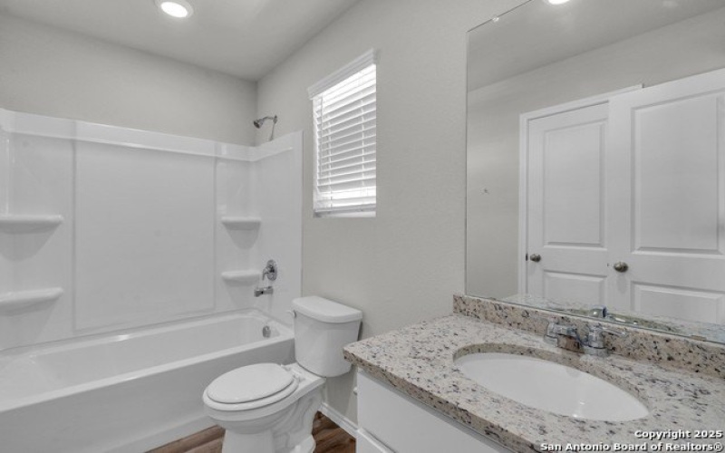 8911 N Fm 1560 305-306, San Antonio, TX 78254, ,5 BañosBaños,Residential Multi Family,En Venta,8911 N Fm 1560 305-306,1887211