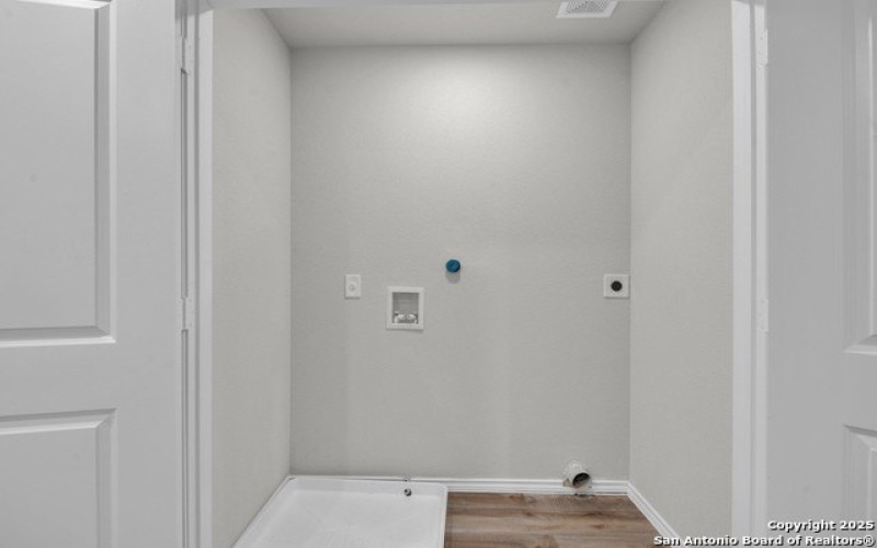 8911 N Fm 1560 305-306, San Antonio, TX 78254, ,5 BañosBaños,Residential Multi Family,En Venta,8911 N Fm 1560 305-306,1887211