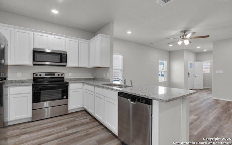 8911 N Fm 1560 305-306, San Antonio, TX 78254, ,5 BañosBaños,Residential Multi Family,En Venta,8911 N Fm 1560 305-306,1887211