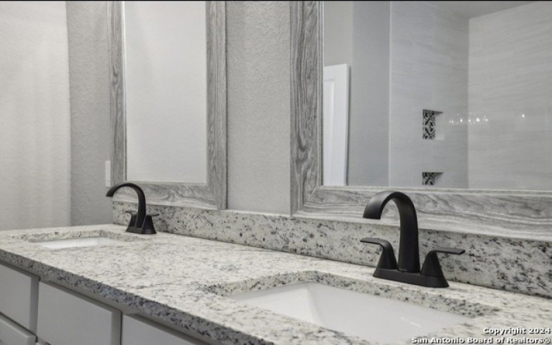 750 la paloma, Canyon Lake, TX 78133, 4 Habitaciones Habitaciones , ,2 BañosBaños,Residential,En Venta,750 la paloma,0,1887298