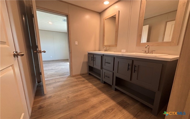 4903 Mustang Way, San Marcos, TX 78666, 4 Habitaciones Habitaciones , ,2 BañosBaños,Residential,En Venta,4903 Mustang Way,587727