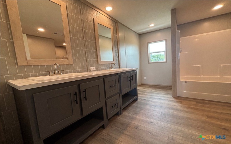 4903 Mustang Way, San Marcos, TX 78666, 4 Habitaciones Habitaciones , ,2 BañosBaños,Residential,En Venta,4903 Mustang Way,587727