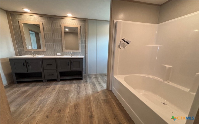 4903 Mustang Way, San Marcos, TX 78666, 4 Habitaciones Habitaciones , ,2 BañosBaños,Residential,En Venta,4903 Mustang Way,587727