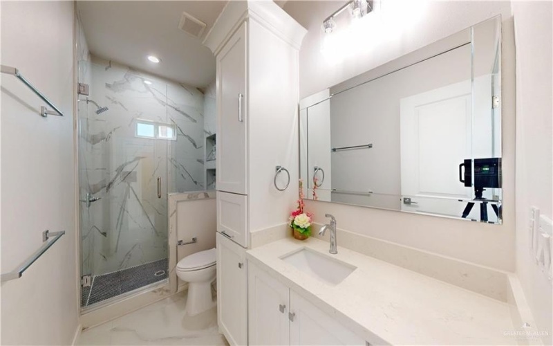 8006 N 48th Lane, McAllen, TX 78504, 4 Bedrooms Bedrooms, ,2 BathroomsBathrooms,Residential,For Sale,8006 N 48th Lane,476799