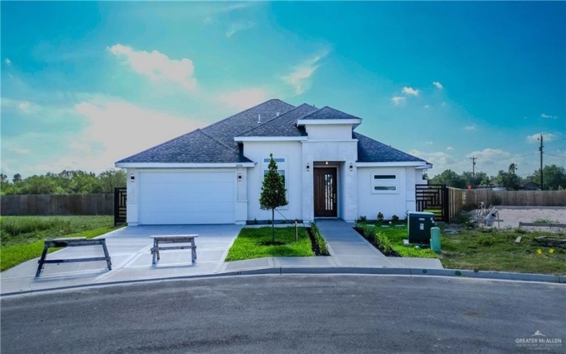 8006 N 48th Lane, McAllen, TX 78504, 4 Bedrooms Bedrooms, ,2 BathroomsBathrooms,Residential,For Sale,8006 N 48th Lane,476799