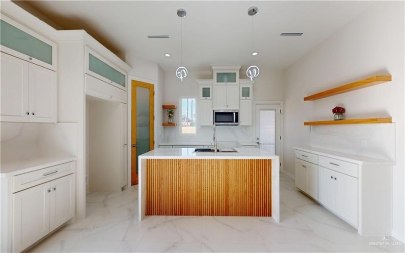 8006 N 48th Lane, McAllen, TX 78504, 4 Bedrooms Bedrooms, ,2 BathroomsBathrooms,Residential,For Sale,8006 N 48th Lane,476799