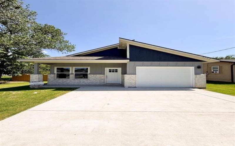 3203 Poplar Street, Greenville, TX 75402, 3 Habitaciones Habitaciones , ,2 BañosBaños,Residential,En Venta,3203 Poplar Street,20981697