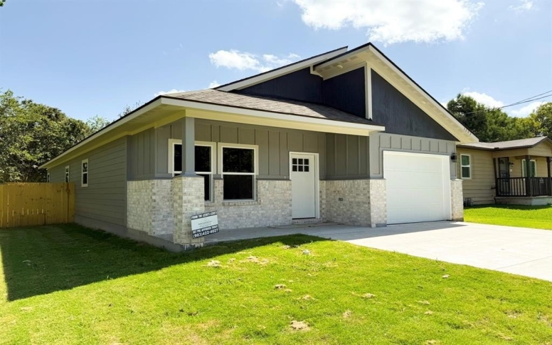 3203 Poplar Street, Greenville, TX 75402, 3 Habitaciones Habitaciones , ,2 BañosBaños,Residential,En Venta,3203 Poplar Street,20981697