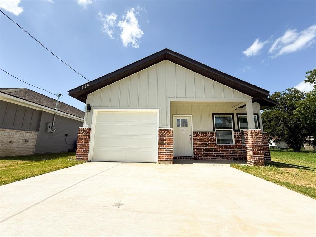 3200 Poplar Street, Greenville, TX 75402, 3 Habitaciones Habitaciones , ,2 BañosBaños,Residential,En Venta,3200 Poplar Street,20981702