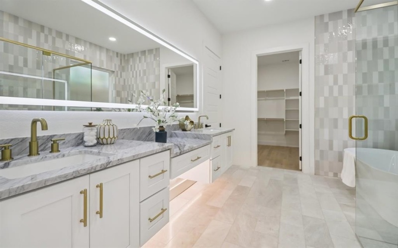 1954 Toronto Street, Dallas, TX 75212, 5 Bedrooms Bedrooms, ,3 BathroomsBathrooms,Residential,For Sale,1954 Toronto Street,21008277