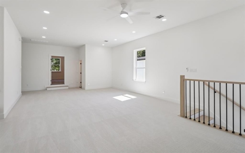 1954 Toronto Street, Dallas, TX 75212, 5 Bedrooms Bedrooms, ,3 BathroomsBathrooms,Residential,For Sale,1954 Toronto Street,21008277