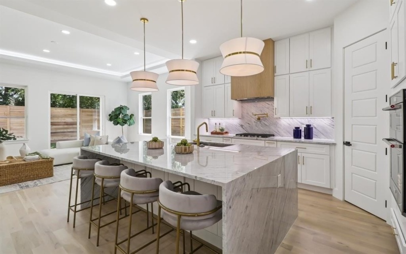 1954 Toronto Street, Dallas, TX 75212, 5 Bedrooms Bedrooms, ,3 BathroomsBathrooms,Residential,For Sale,1954 Toronto Street,21008277