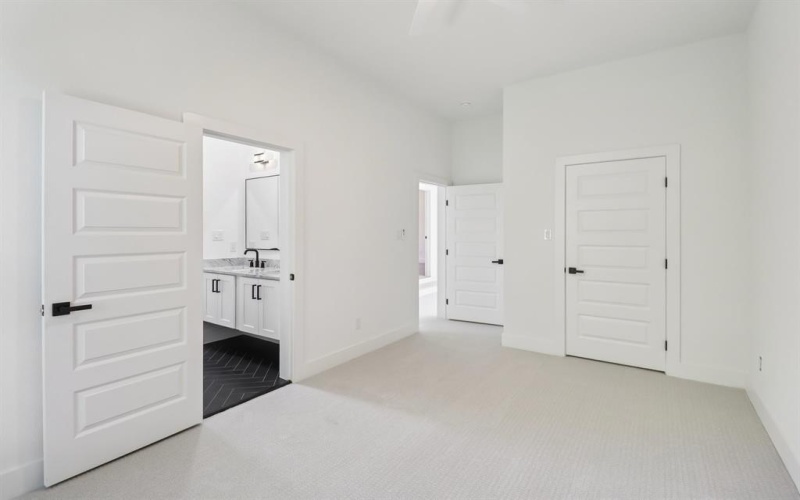 1954 Toronto Street, Dallas, TX 75212, 5 Bedrooms Bedrooms, ,3 BathroomsBathrooms,Residential,For Sale,1954 Toronto Street,21008277