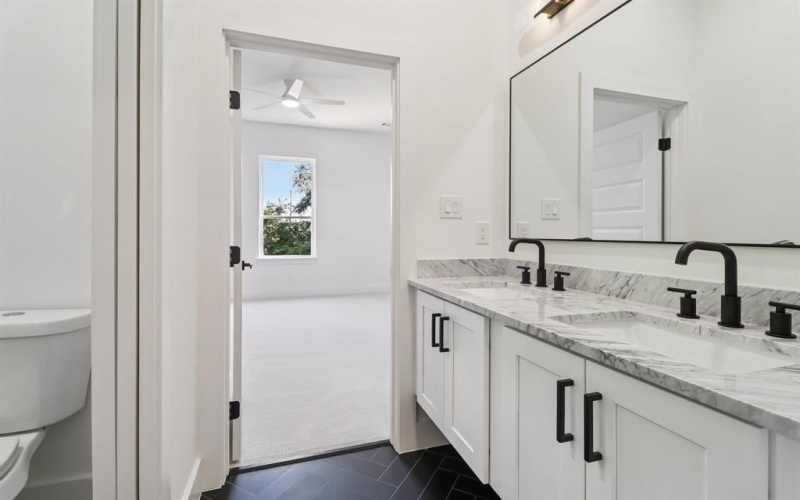 1954 Toronto Street, Dallas, TX 75212, 5 Bedrooms Bedrooms, ,3 BathroomsBathrooms,Residential,For Sale,1954 Toronto Street,21008277
