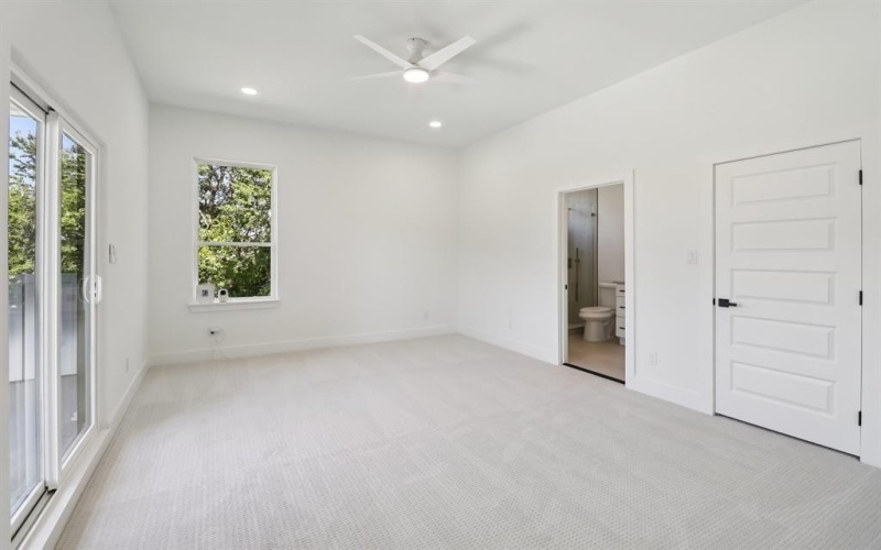 1954 Toronto Street, Dallas, TX 75212, 5 Bedrooms Bedrooms, ,3 BathroomsBathrooms,Residential,For Sale,1954 Toronto Street,21008277