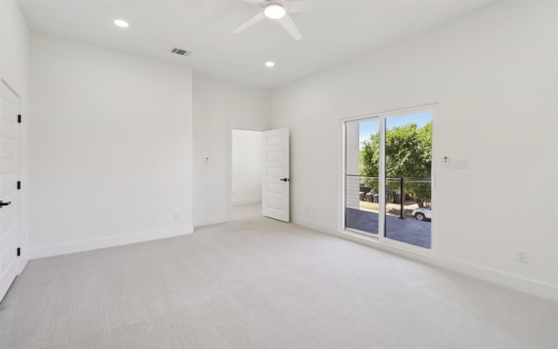 1954 Toronto Street, Dallas, TX 75212, 5 Bedrooms Bedrooms, ,3 BathroomsBathrooms,Residential,For Sale,1954 Toronto Street,21008277