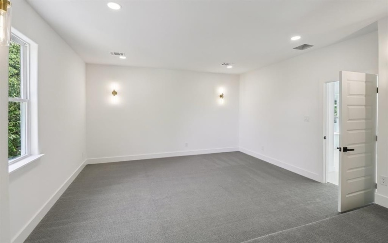 1954 Toronto Street, Dallas, TX 75212, 5 Bedrooms Bedrooms, ,3 BathroomsBathrooms,Residential,For Sale,1954 Toronto Street,21008277