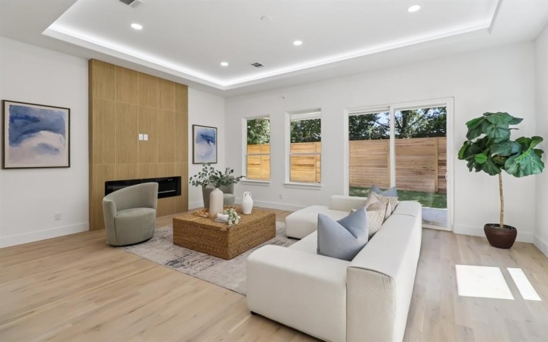 1954 Toronto Street, Dallas, TX 75212, 5 Bedrooms Bedrooms, ,3 BathroomsBathrooms,Residential,For Sale,1954 Toronto Street,21008277