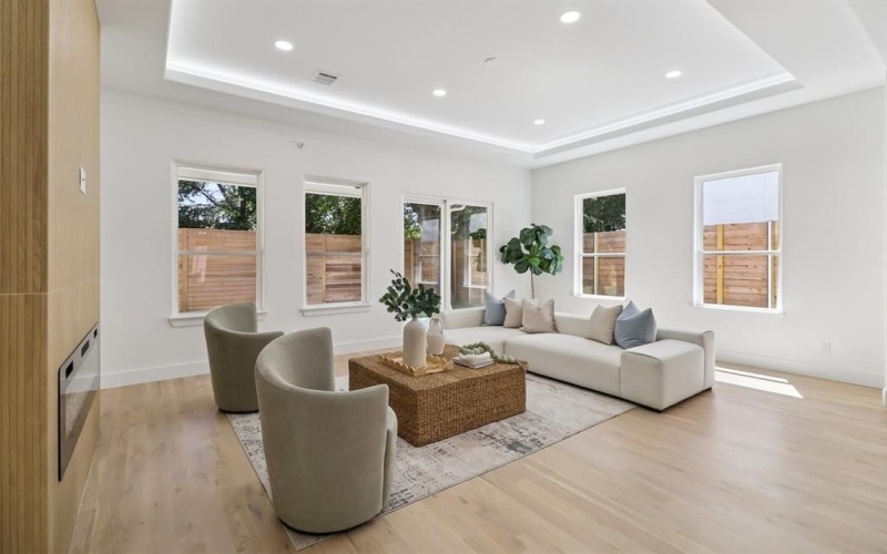1954 Toronto Street, Dallas, TX 75212, 5 Bedrooms Bedrooms, ,3 BathroomsBathrooms,Residential,For Sale,1954 Toronto Street,21008277