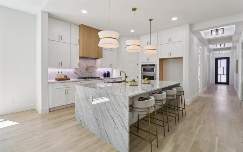 1954 Toronto Street, Dallas, TX 75212, 5 Bedrooms Bedrooms, ,3 BathroomsBathrooms,Residential,For Sale,1954 Toronto Street,21008277