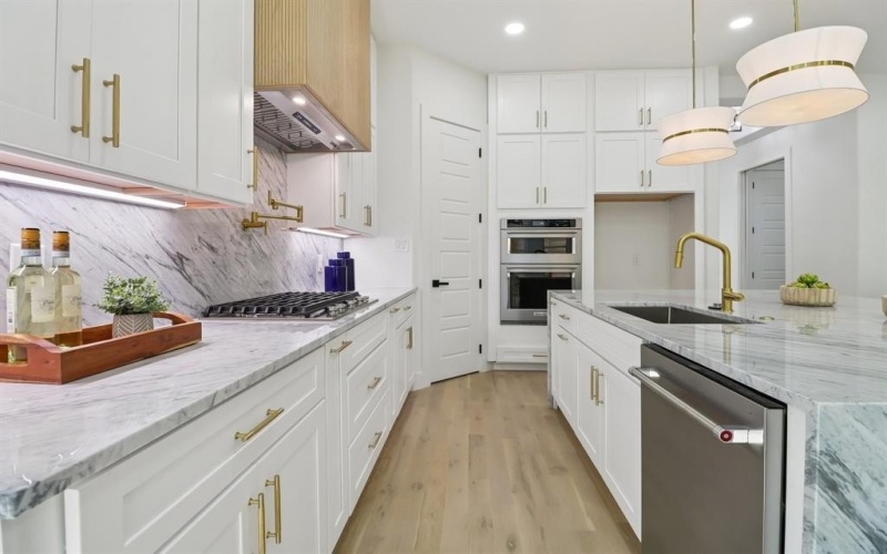 1954 Toronto Street, Dallas, TX 75212, 5 Bedrooms Bedrooms, ,3 BathroomsBathrooms,Residential,For Sale,1954 Toronto Street,21008277