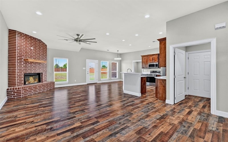 899 W Cardinal Street, Ector, TX 75439, 3 Bedrooms Bedrooms, ,2 BathroomsBathrooms,Residential,For Sale,899 W Cardinal Street,21009878