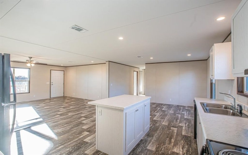 817 Highland Circle, Springtown, TX 76082, 5 Bedrooms Bedrooms, ,2 BathroomsBathrooms,Residential,For Sale,817 Highland Circle,21012197