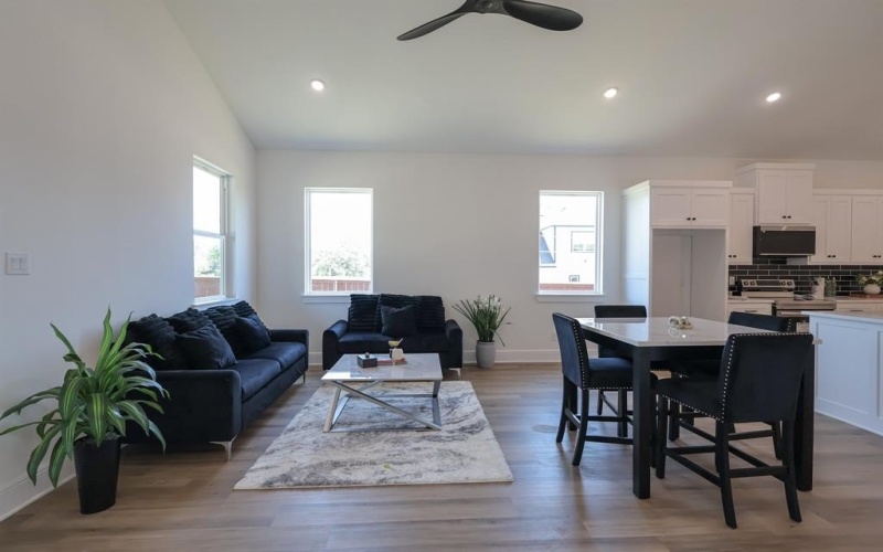 5545 S Hampshire Boulevard, Fort Worth, TX 76112, 4 Habitaciones Habitaciones , ,2 BañosBaños,Residential,En Venta,5545 S Hampshire Boulevard,21012520