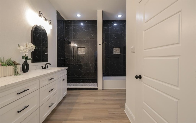 5545 S Hampshire Boulevard, Fort Worth, TX 76112, 4 Habitaciones Habitaciones , ,2 BañosBaños,Residential,En Venta,5545 S Hampshire Boulevard,21012520