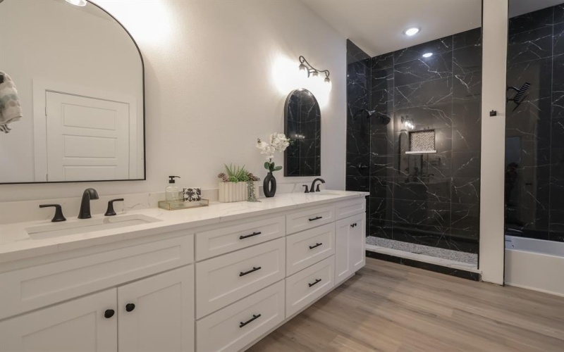 5545 S Hampshire Boulevard, Fort Worth, TX 76112, 4 Habitaciones Habitaciones , ,2 BañosBaños,Residential,En Venta,5545 S Hampshire Boulevard,21012520