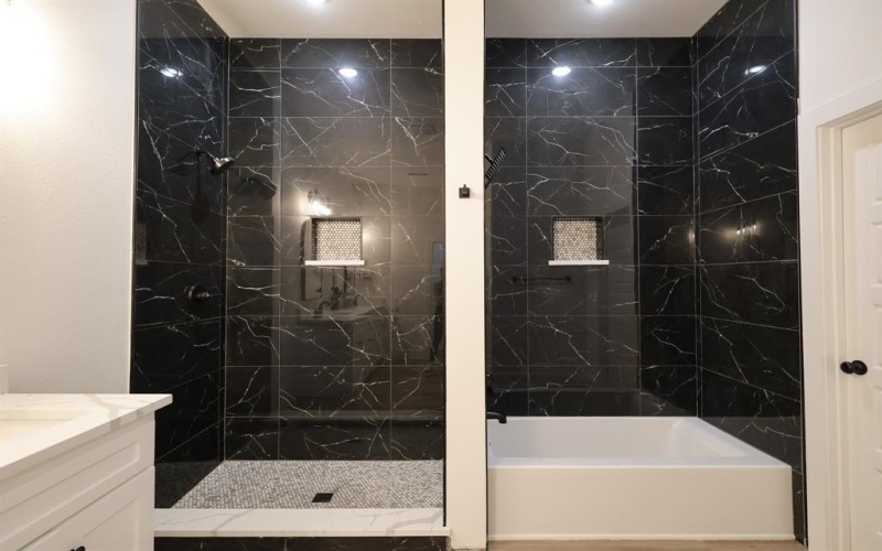 5545 S Hampshire Boulevard, Fort Worth, TX 76112, 4 Habitaciones Habitaciones , ,2 BañosBaños,Residential,En Venta,5545 S Hampshire Boulevard,21012520